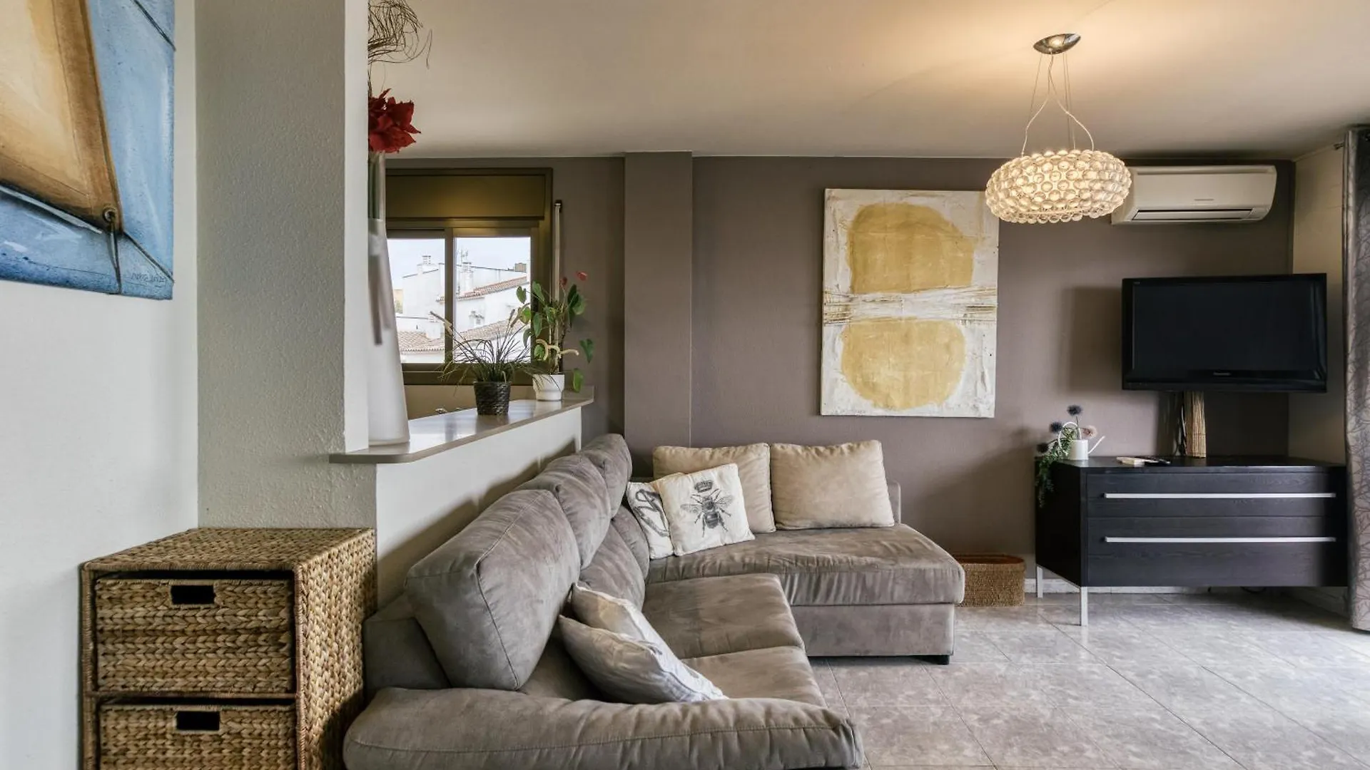 Roses Frontline Perfect For Family Apartment
